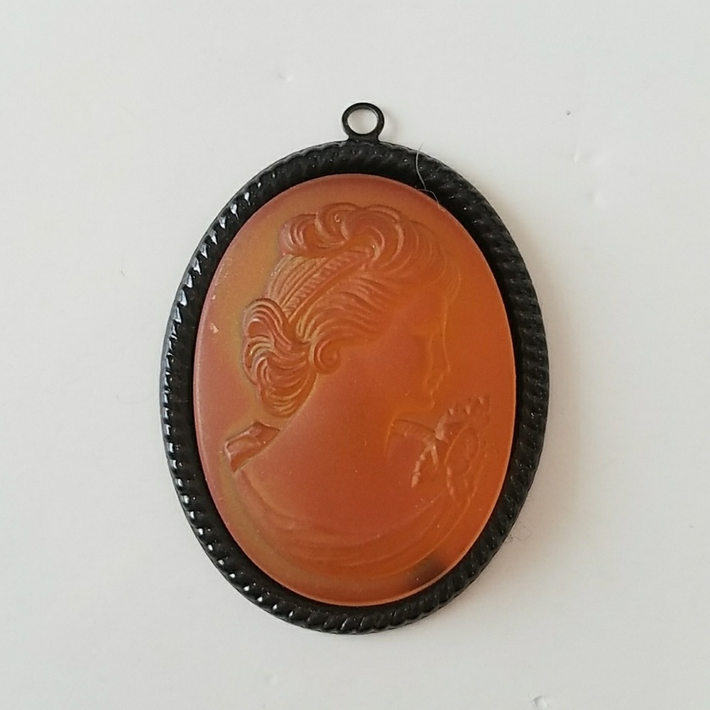 GASOLINE GLAMOUR glass cameo necklace with chain